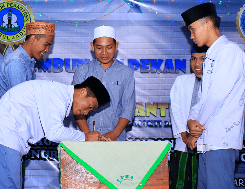 Pembukaan Pekan Bahasa LPBA Putra dan Pelantikan OSIL