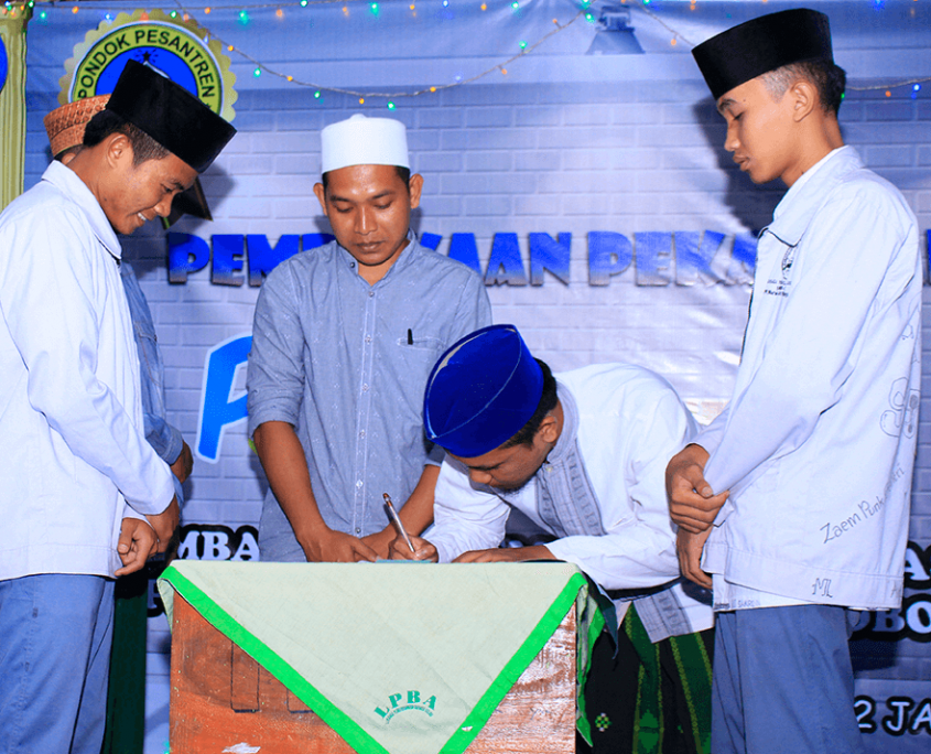 Pembukaan Pekan Bahasa LPBA Putra dan Pelantikan OSIL
