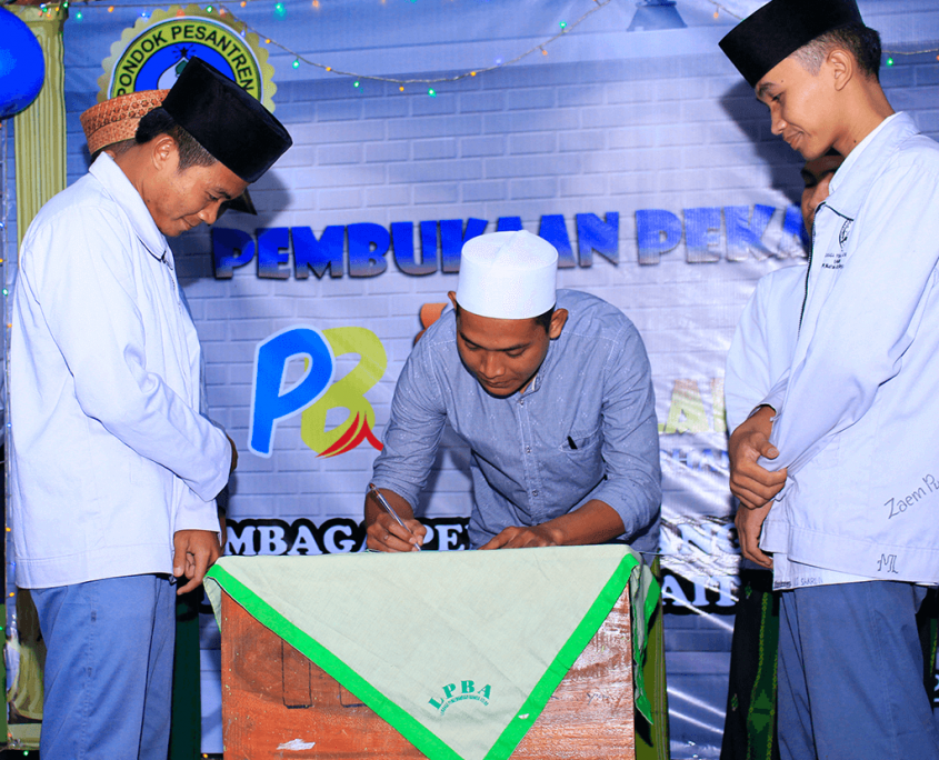 Pembukaan Pekan Bahasa LPBA Putra dan Pelantikan OSIL