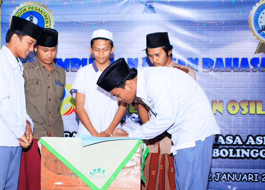 Pembukaan Pekan Bahasa LPBA Putra dan Pelantikan OSIL