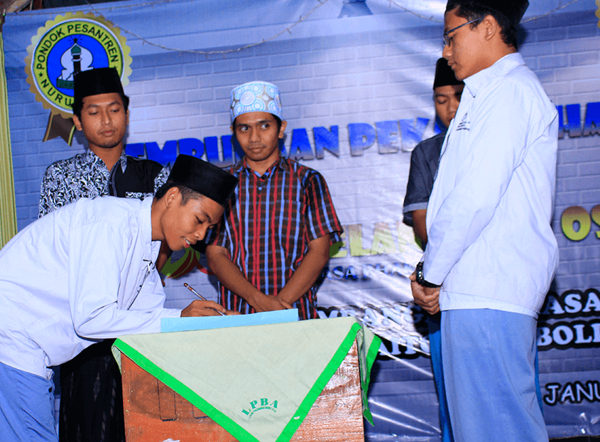 Pembukaan Pekan Bahasa LPBA Putra dan Pelantikan OSIL