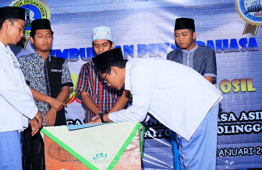 Pembukaan Pekan Bahasa LPBA Putra dan Pelantikan OSIL
