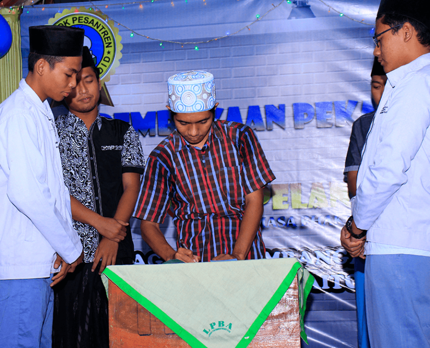 Pembukaan Pekan Bahasa LPBA Putra dan Pelantikan OSIL