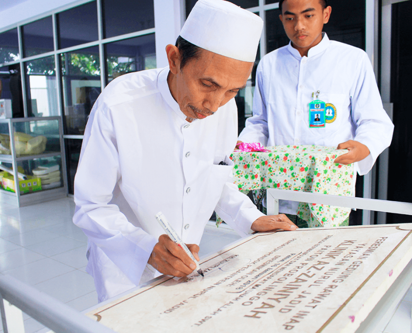 KH. Moh. Zuhri Zaini