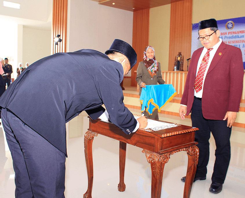 Pelantikan dan Pengambilan Sumpah Ners Universitas Nurul Jadid Fakultas Kesehatan