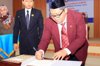 Pelantikan dan Pengambilan Sumpah Ners Universitas Nurul Jadid Fakultas Kesehatan