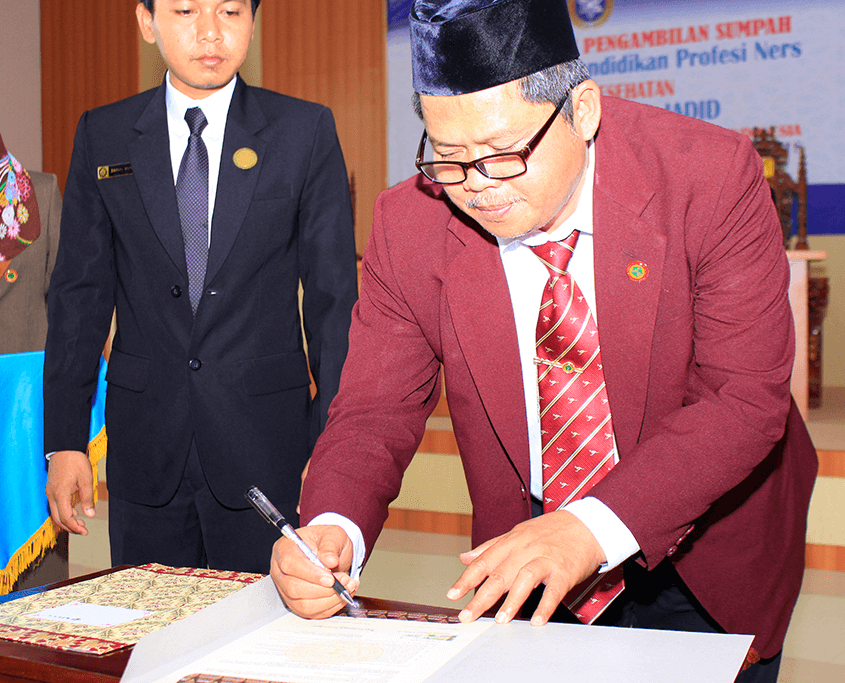 Pelantikan dan Pengambilan Sumpah Ners Universitas Nurul Jadid Fakultas Kesehatan