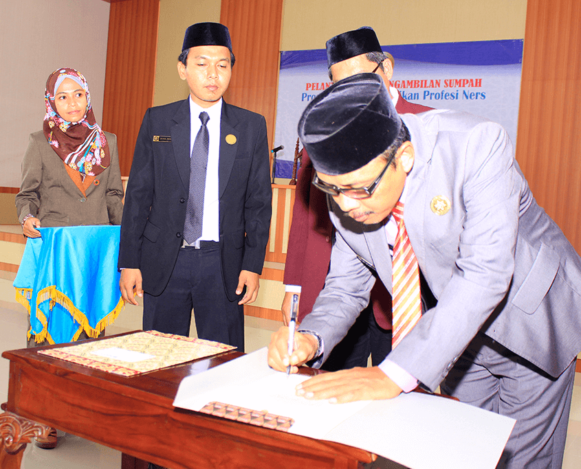 Pelantikan dan Pengambilan Sumpah Ners Universitas Nurul Jadid Fakultas Kesehatan