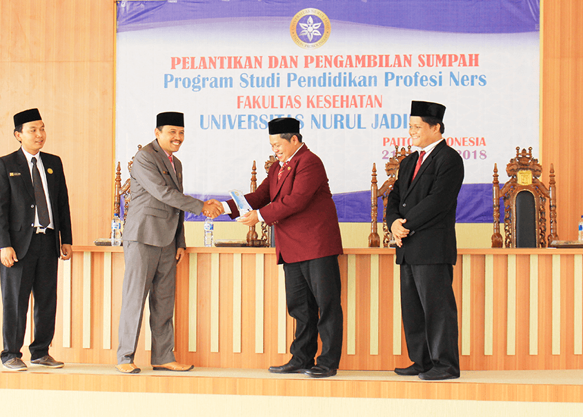 Pelantikan dan Pengambilan Sumpah Ners Universitas Nurul Jadid Fakultas Kesehatan