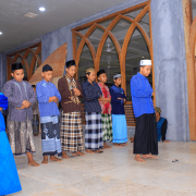 Santri Nurul Jadid Praktek Ibadah Sholat