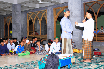 Santri Nurul Jadid Praktek Ibadah Sholat