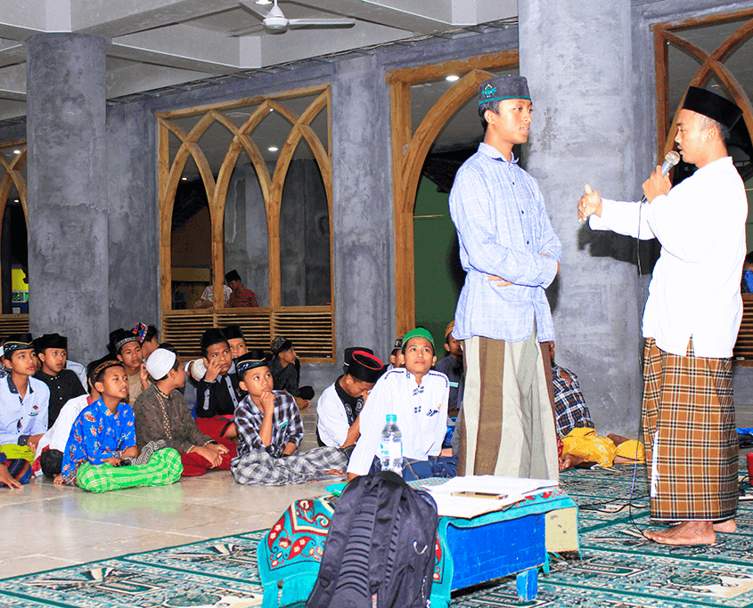 Santri Nurul Jadid Praktek Ibadah Sholat