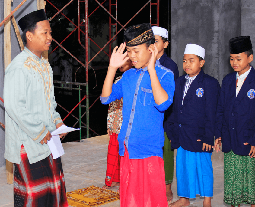 Santri Nurul Jadid Praktek Ibadah Sholat