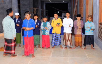 Santri Nurul Jadid Praktek Ibadah Sholat