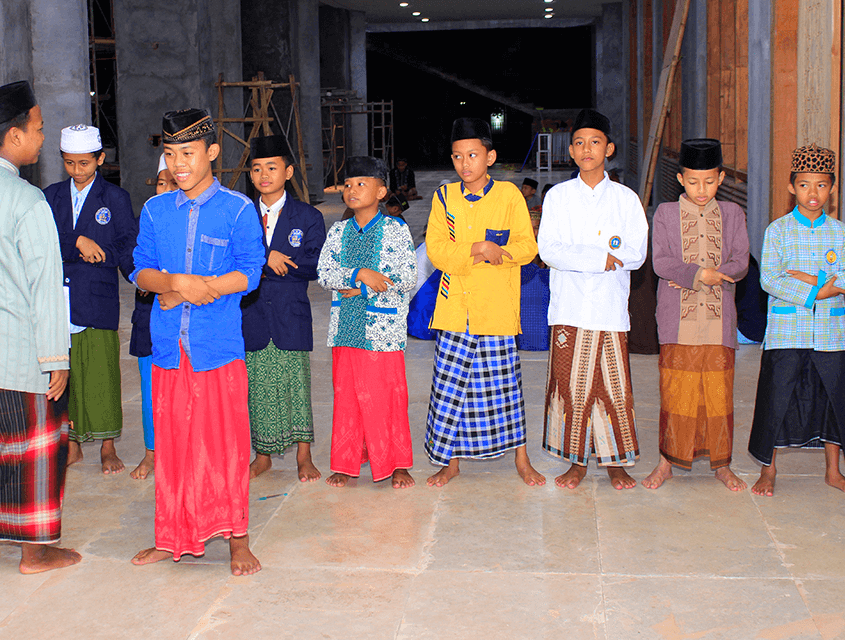 Santri Nurul Jadid Praktek Ibadah Sholat