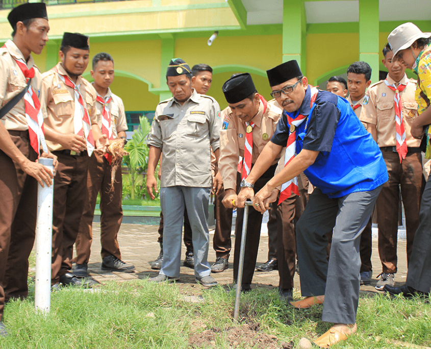 Aksi Lingkungan Sejuta Lubang Resapan Biopori Pramuka Universitas Nurul Jadid