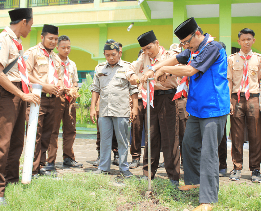 Aksi Lingkungan Sejuta Lubang Resapan Biopori Pramuka Universitas Nurul Jadid