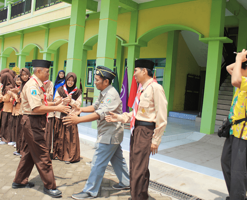 Aksi Lingkungan Sejuta Lubang Resapan Biopori Pramuka Universitas Nurul Jadid