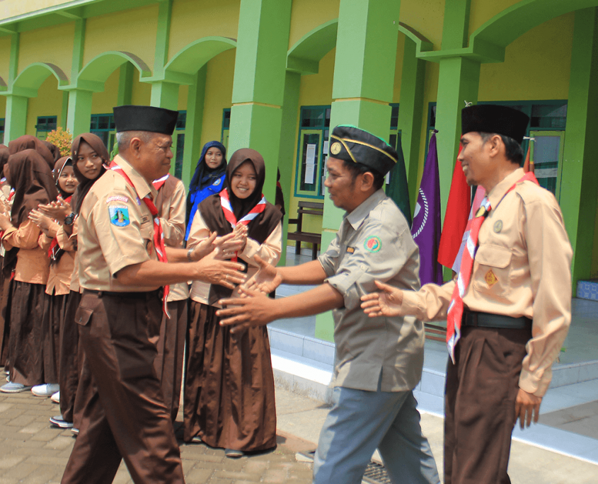 Aksi Lingkungan Sejuta Lubang Resapan Biopori Pramuka Universitas Nurul Jadid