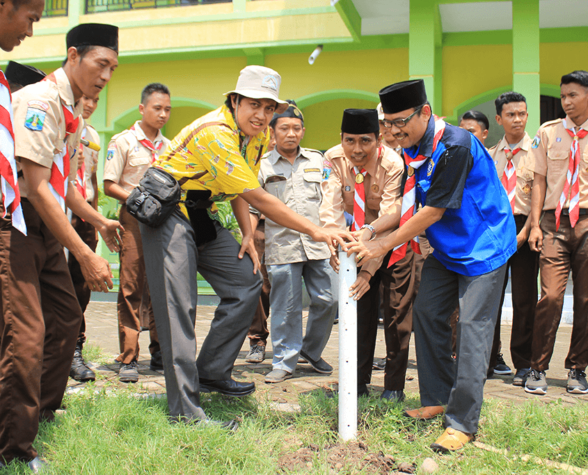 Aksi Lingkungan Sejuta Lubang Resapan Biopori Pramuka Universitas Nurul Jadid