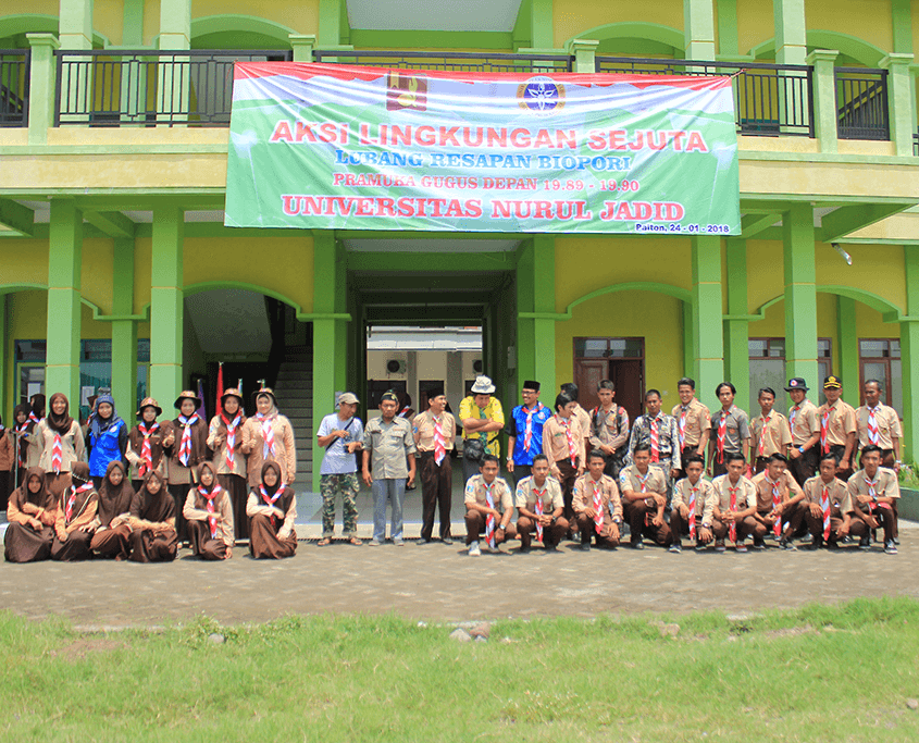 Aksi Lingkungan Sejuta Lubang Resapan Biopori Pramuka Universitas Nurul Jadid