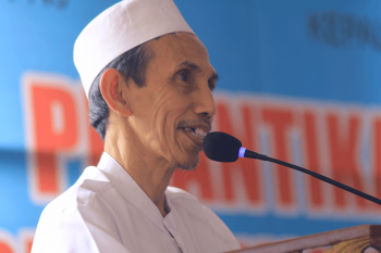 KH. Moh. Zuhri Zaini
