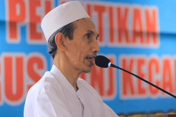 KH. Moh. Zuhri Zaini