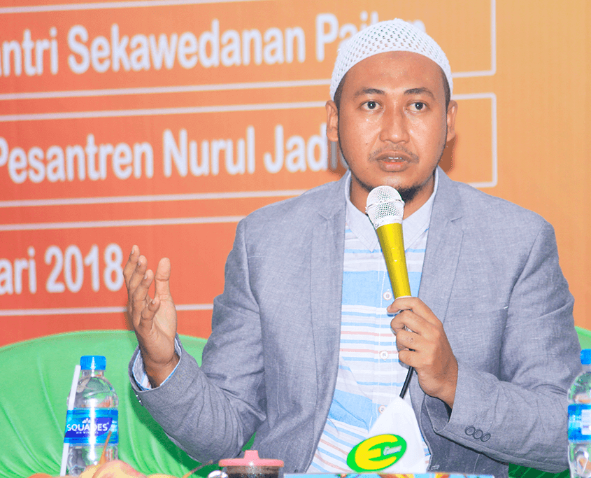 Penyaji Seminar Motivasi KH. Hafidzul Hakim Noer