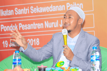 Penyaji Seminar Motivasi KH. Hafidzul Hakim Noer