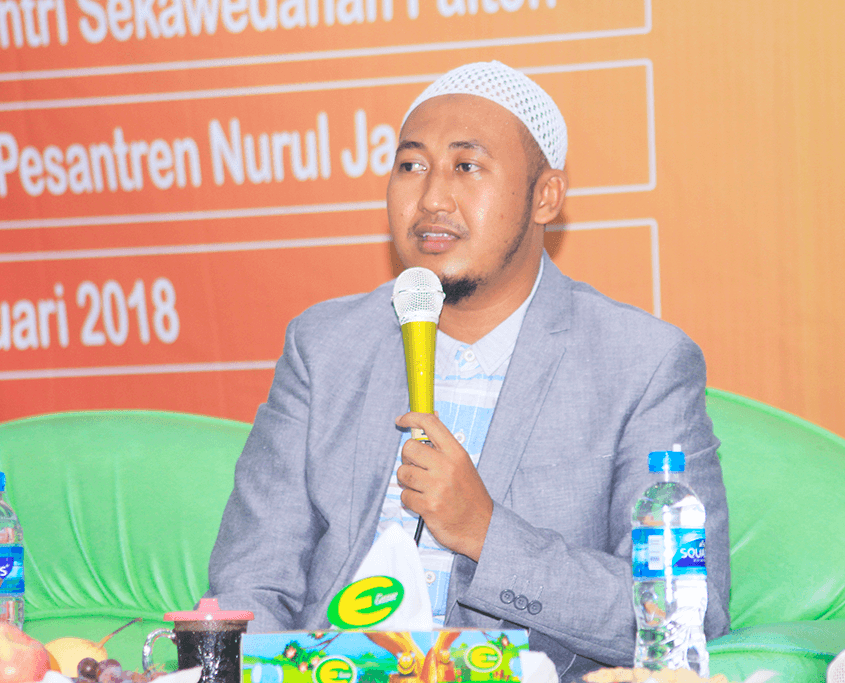 Penyaji Seminar Motivasi KH. Hafidzul Hakim Noer