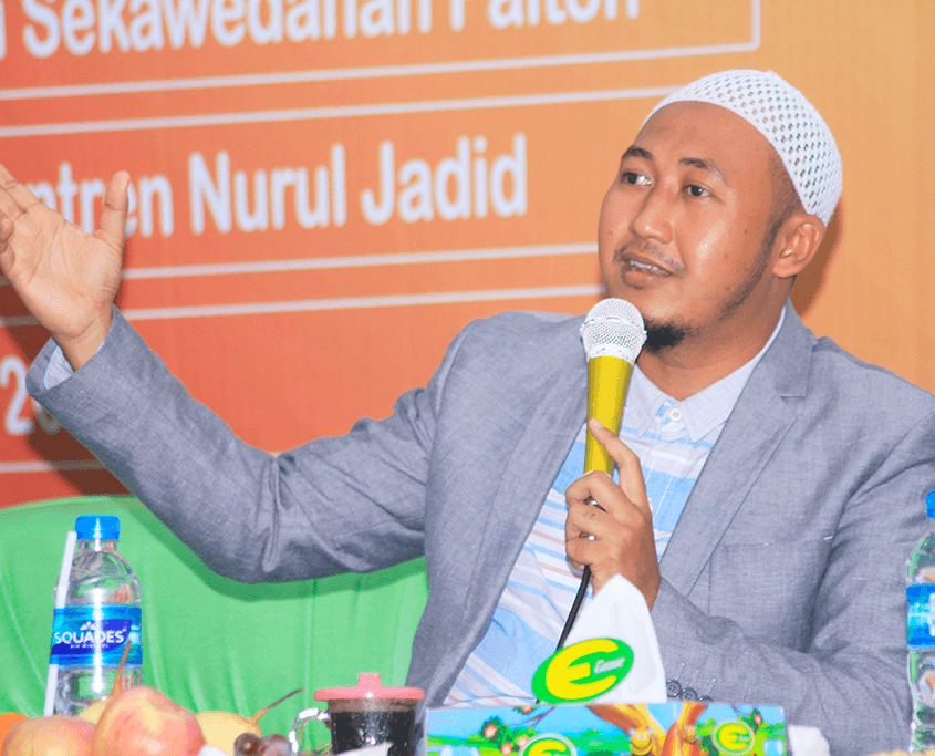 Penyaji Seminar Motivasi KH. Hafidzul Hakim Noer