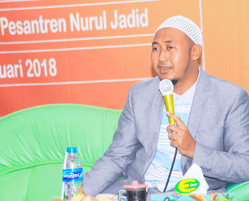 Penyaji Seminar Motivasi KH. Hafidzul Hakim Noer