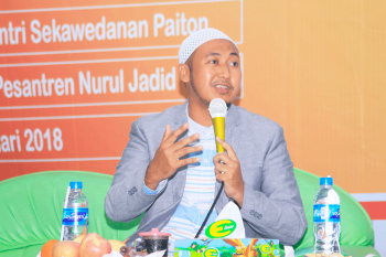 Penyaji Seminar Motivasi KH. Hafidzul Hakim Noer