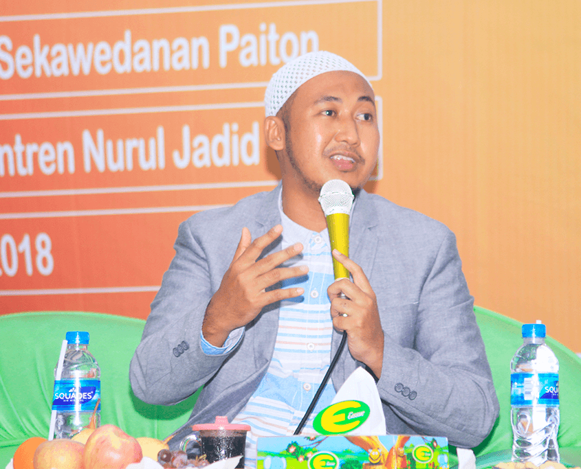 Penyaji Seminar Motivasi KH. Hafidzul Hakim Noer