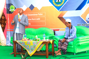 Penyaji Seminar Motivasi KH. Hafidzul Hakim Noer