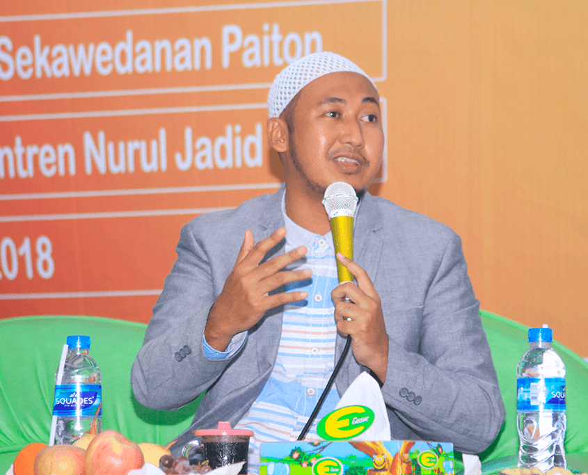 Penyaji Seminar Motivasi KH. Hafidzul Hakim Noer