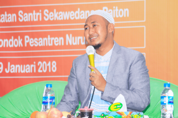 Penyaji Seminar Motivasi KH. Hafidzul Hakim Noer