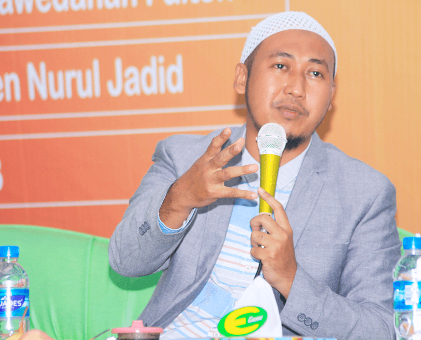 Penyaji Seminar Motivasi KH. Hafidzul Hakim Noer
