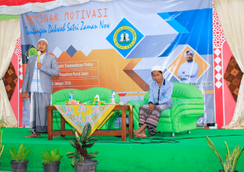 Penyaji Seminar Motivasi KH. Hafidzul Hakim Noer