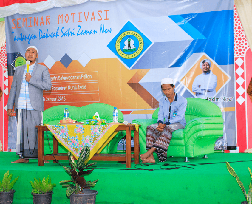 Penyaji Seminar Motivasi KH. Hafidzul Hakim Noer