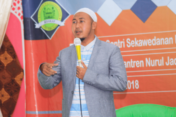 Penyaji Seminar Motivasi KH. Hafidzul Hakim Noer