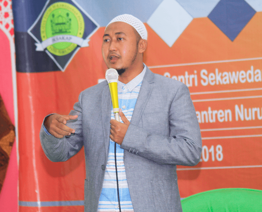 Penyaji Seminar Motivasi KH. Hafidzul Hakim Noer
