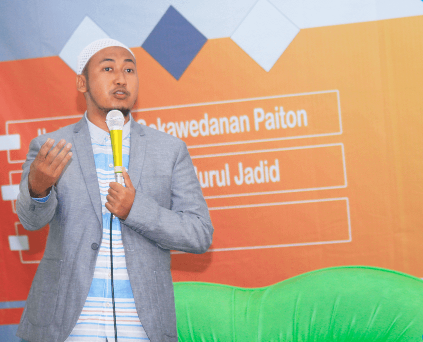 Penyaji Seminar Motivasi KH. Hafidzul Hakim Noer