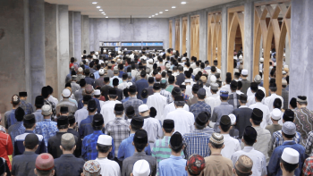 Sambut Gerhana Bulan, PP. Nurul Jadid Gelar Salat Gerhana