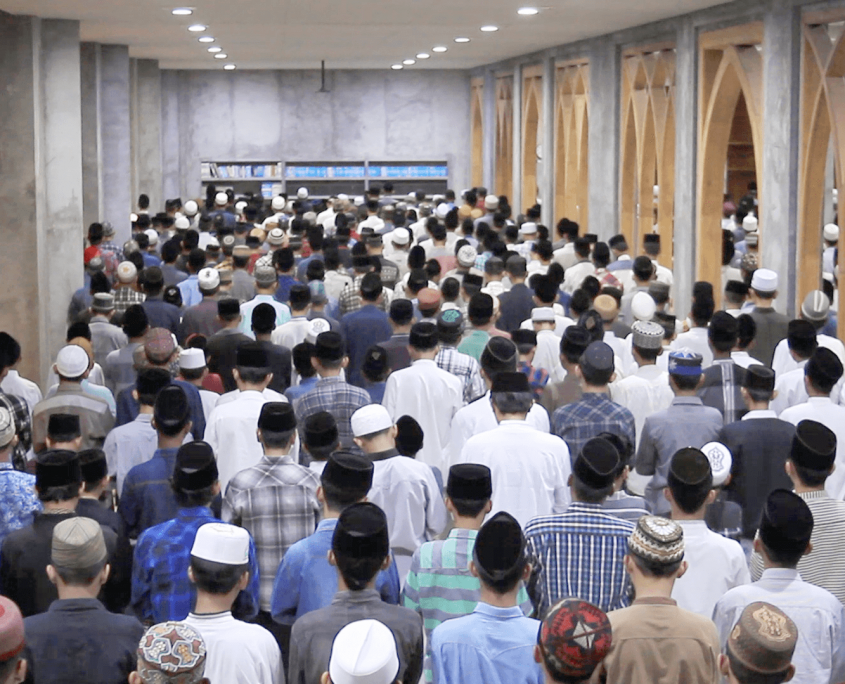 Sambut Gerhana Bulan, PP. Nurul Jadid Gelar Salat Gerhana