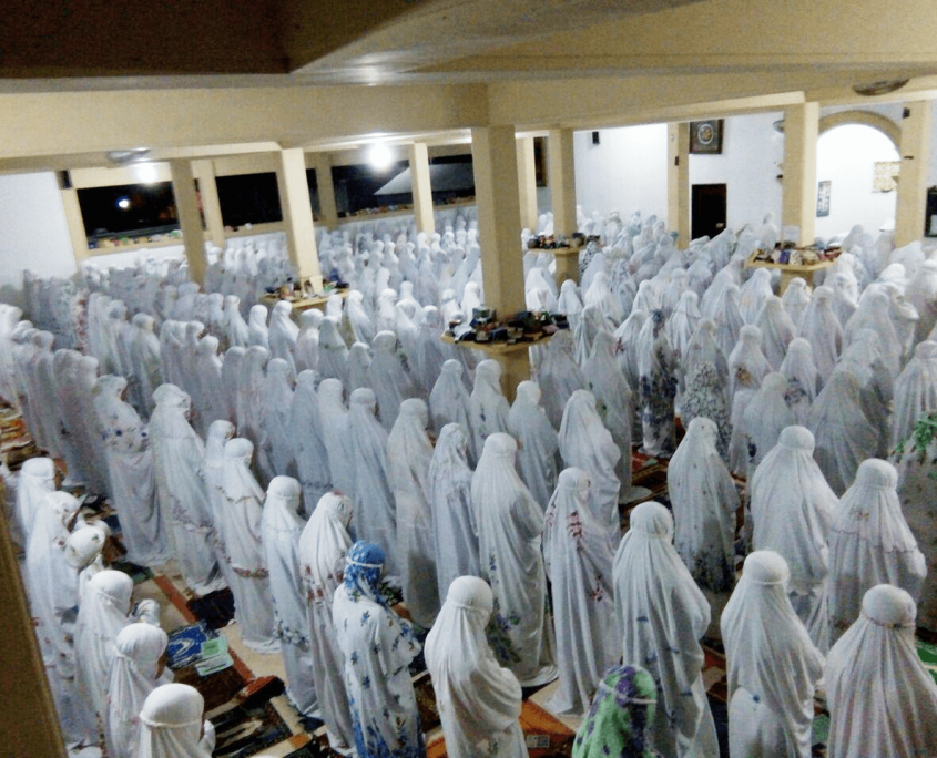 Sambut Gerhana Bulan, PP. Nurul Jadid Gelar Salat Gerhana