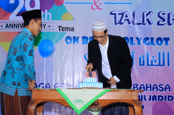 Prosesi peringatan HUT ke 29 secara simbolis oleh Direktur LPBA, K. Muhammad Al Fayyadl