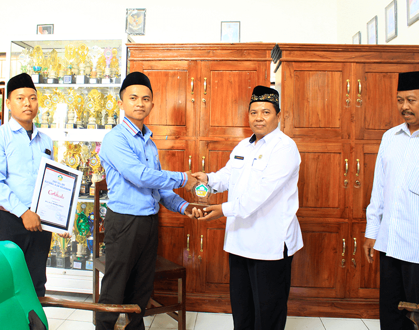 Penjemputan Siswi Prakerin SMK Bulugading Jember