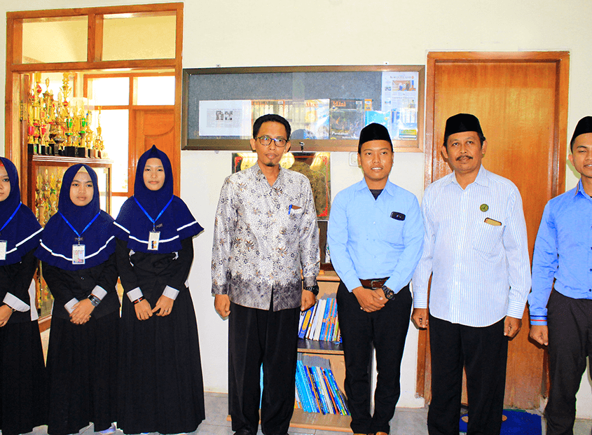Penjemputan Siswi Prakerin SMK Bulugading Jember