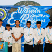 Perbaharui Motivasi di Wisuda dan Pelantikan Pengurus Baru Musala Raudlatul Qur’an